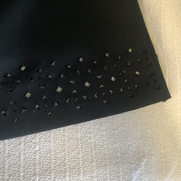 Banana Republic Size 14 Black Shirt with Cutout Detail & Pockets - Picture 5 of 7